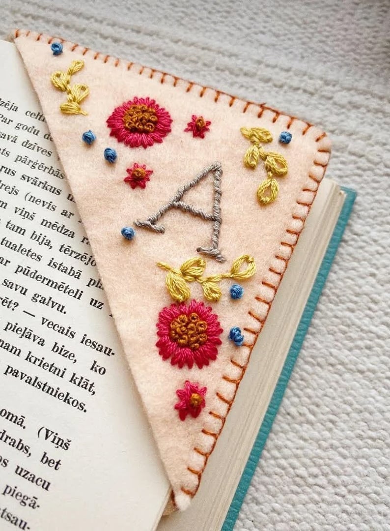 🎁Last Day 75% OFF--🎄-Personalized hand embroidered corner bookmark