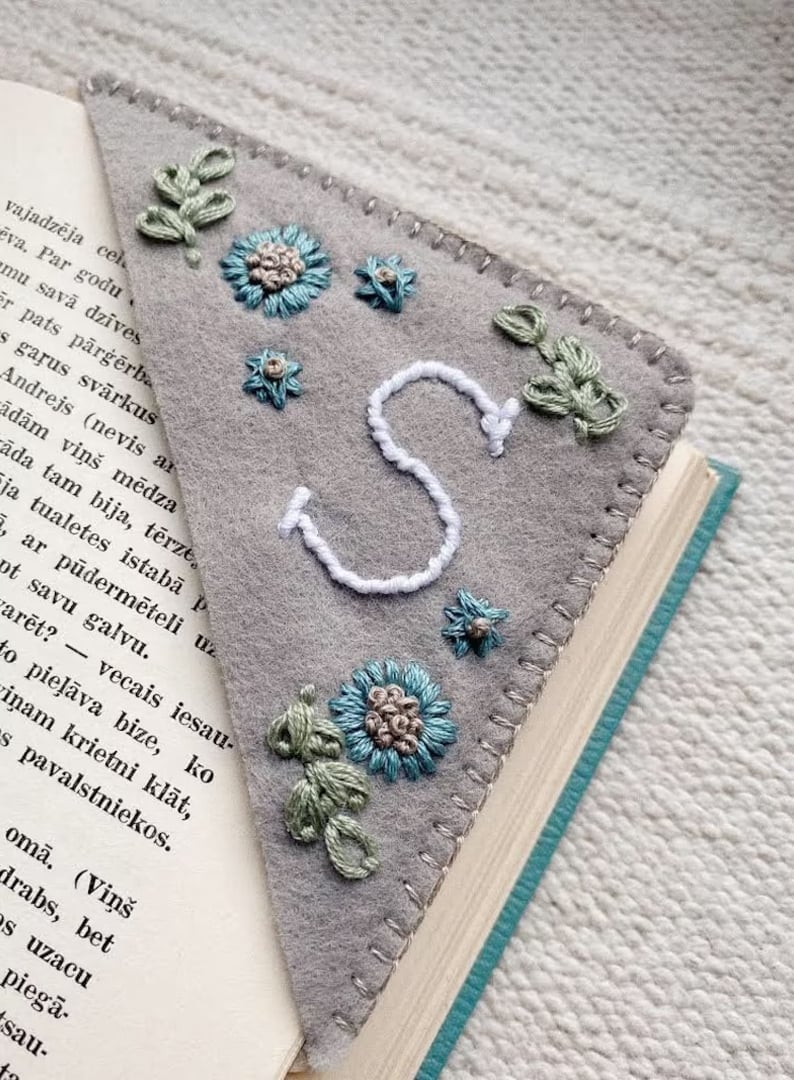 🎁Last Day 75% OFF--🎄-Personalized hand embroidered corner bookmark