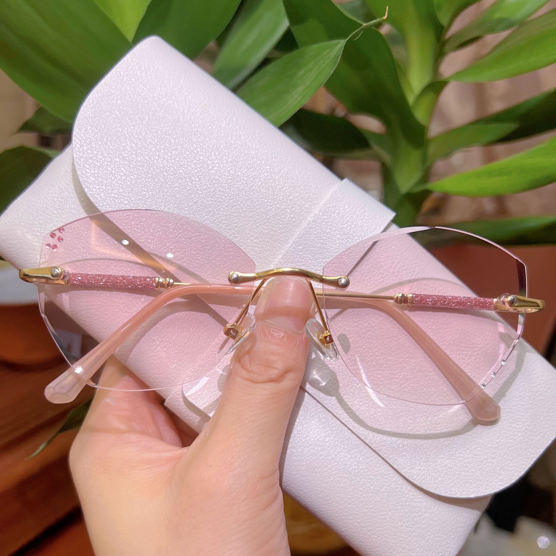 WOMEN'S ULTRA-LIGHT FASHION FRAMELESS ANTI-BLUE LIGHT READING