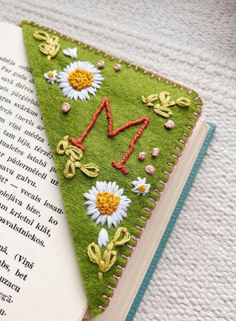🎁Last Day 75% OFF--🎄-Personalized hand embroidered corner bookmark