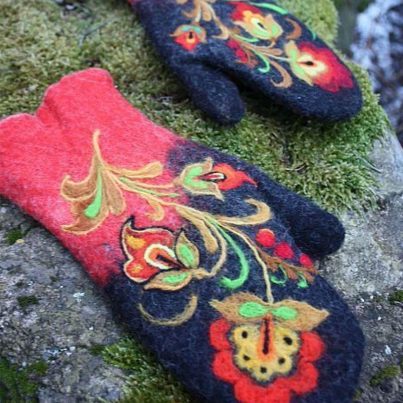 Higolot™ Christmas Flower Embroidery Mittens