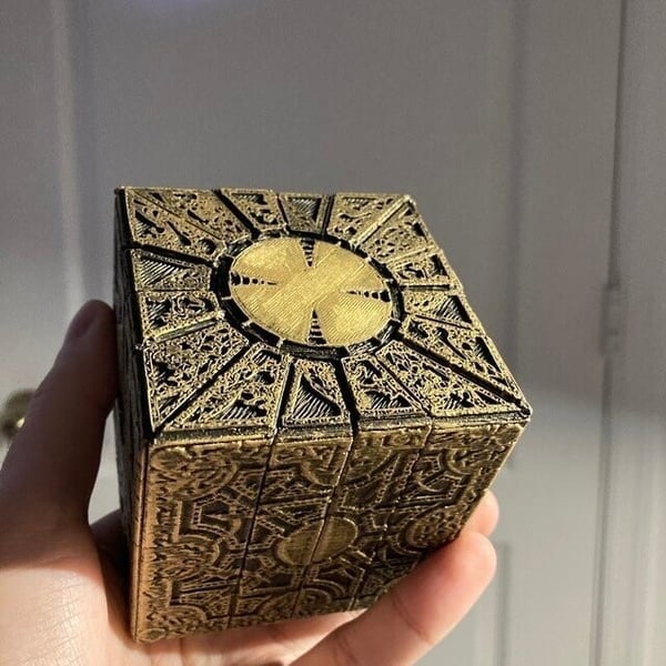 Removable  Puzzle Box with Stand-Lament Configuration