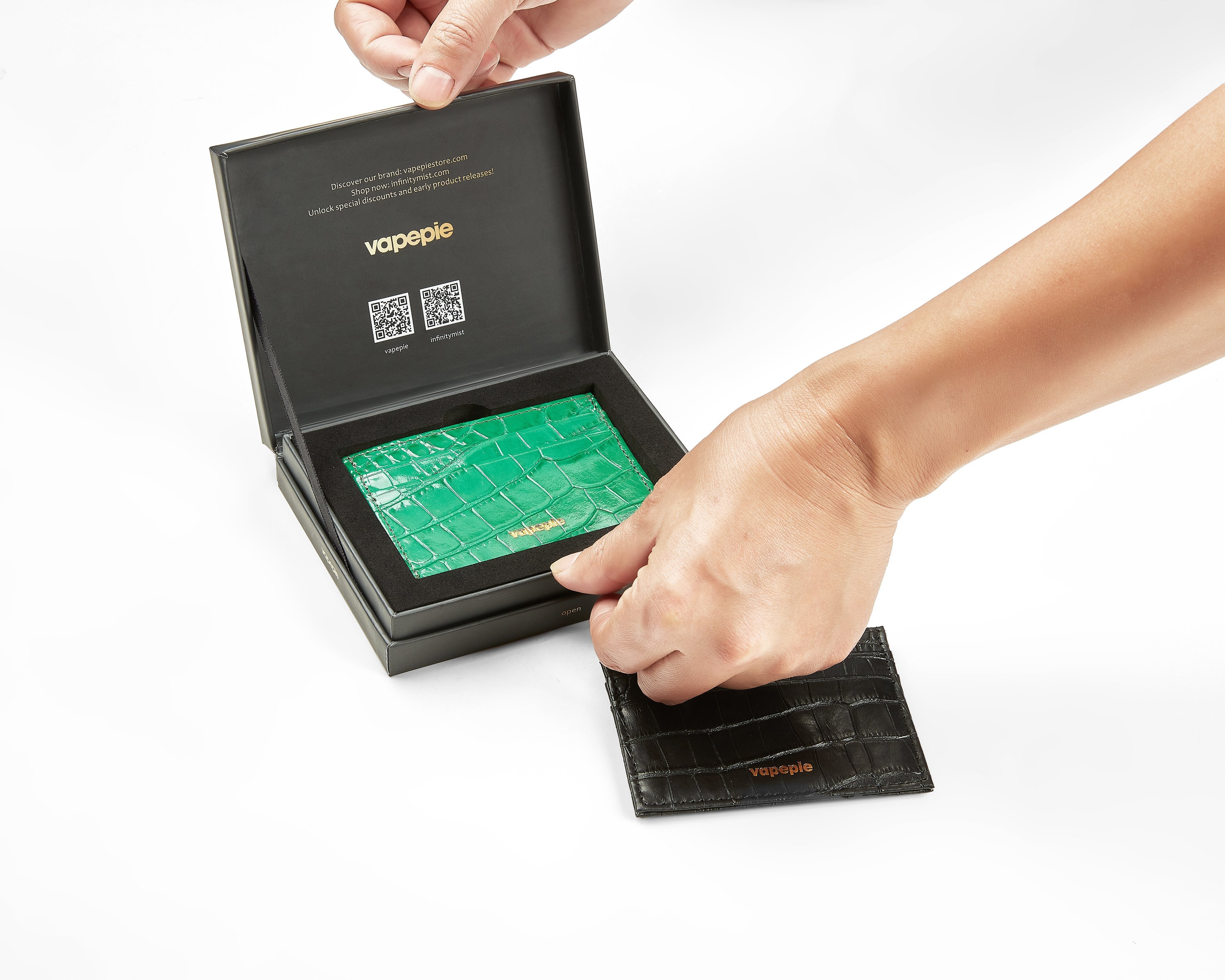 VAPEPIE – Crocodile Leather Card Holder