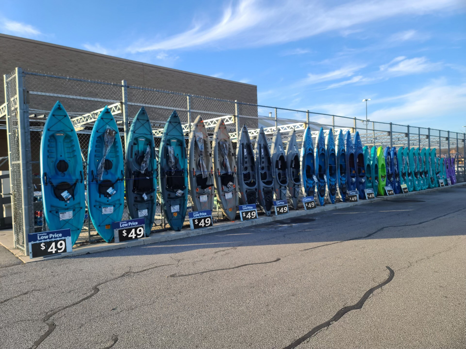 From Various Top Brands，Unsold High Quality Kayaks And Canoes Are Now Almost Given Away