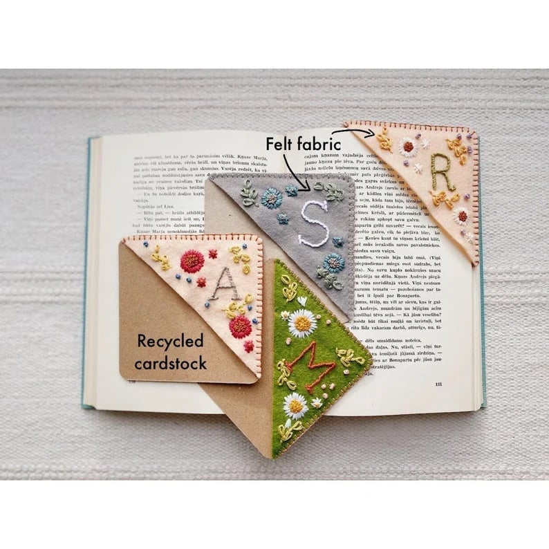 🎁Last Day 75% OFF--🎄-Personalized hand embroidered corner bookmark