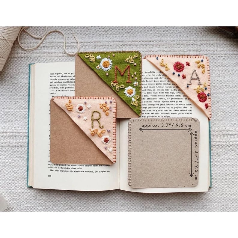 🎁Last Day 75% OFF--🎄-Personalized hand embroidered corner bookmark